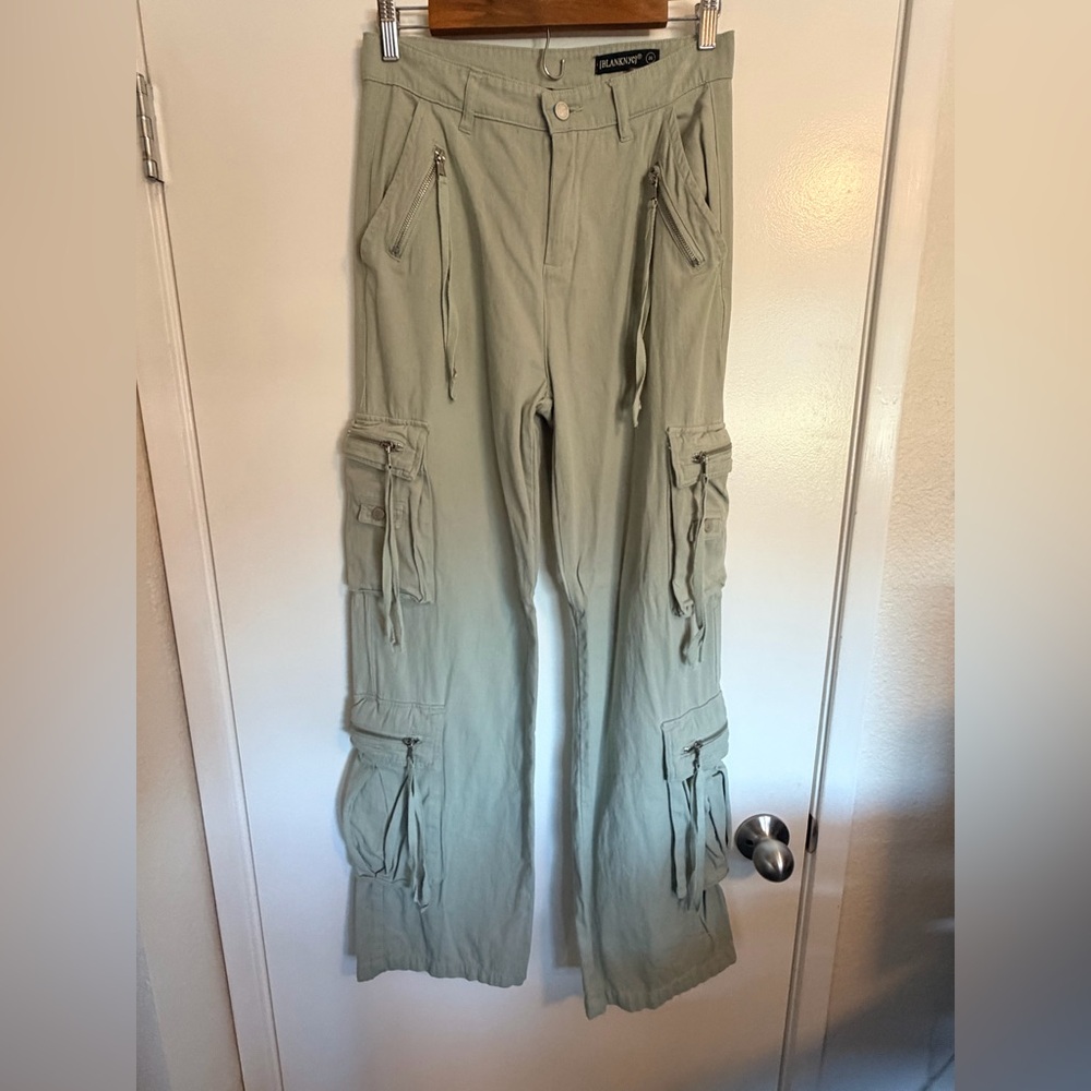 BLANKNYC Sage Green Cargo Pants
Utility Wide Leg Y2K Size 26